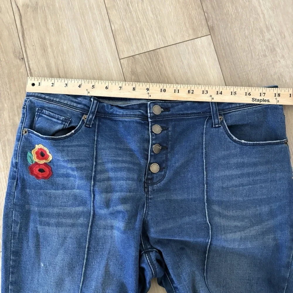 ModCloth Embroidered Button-Fly Flare Jeans Women's Size XL Pintuck Pleating